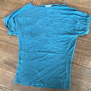 kenzie stretchy short sleeve top, size medium.